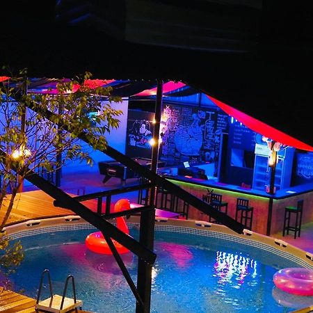 Wild Ones Hostel Бангкок Экстерьер фото
