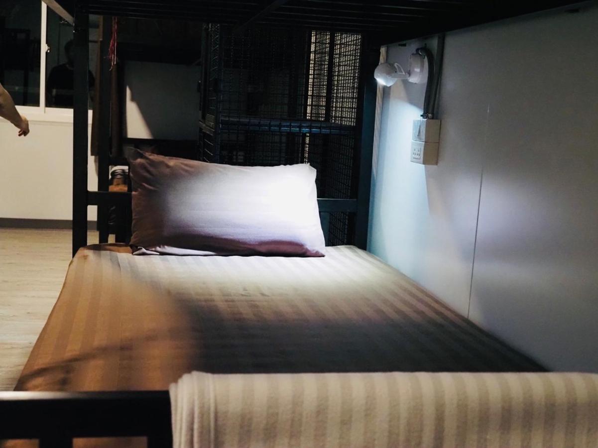 Wild Ones Hostel Бангкок Экстерьер фото