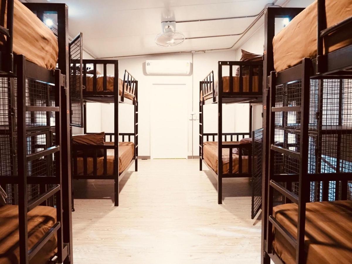 Wild Ones Hostel Бангкок Экстерьер фото