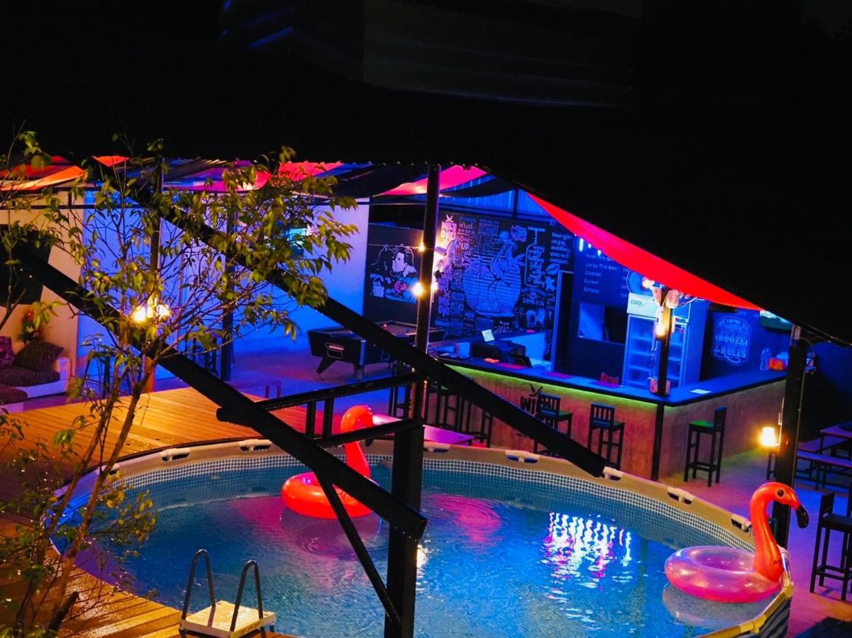 Wild Ones Hostel Бангкок Экстерьер фото