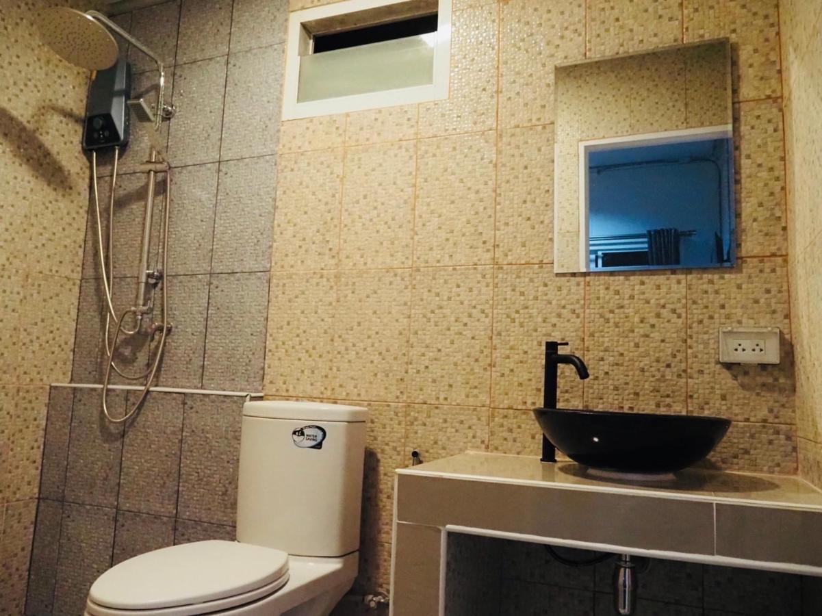 Wild Ones Hostel Бангкок Экстерьер фото